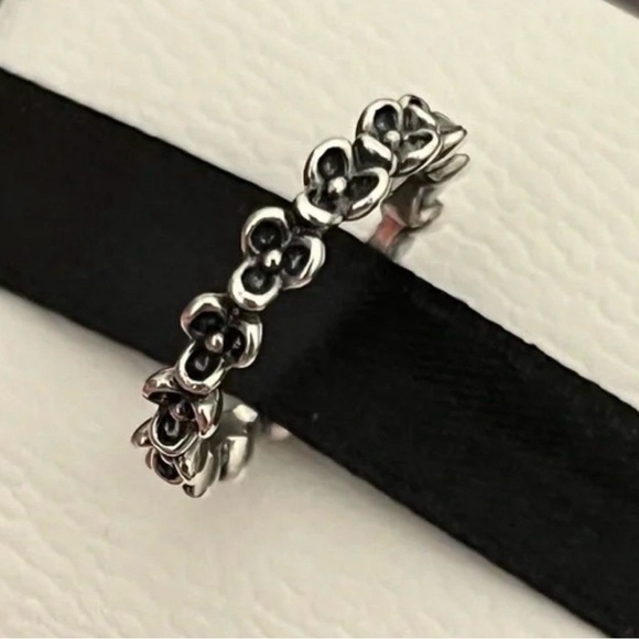 Authentic Pandora flower ring…💍 - Picture 3 of 3